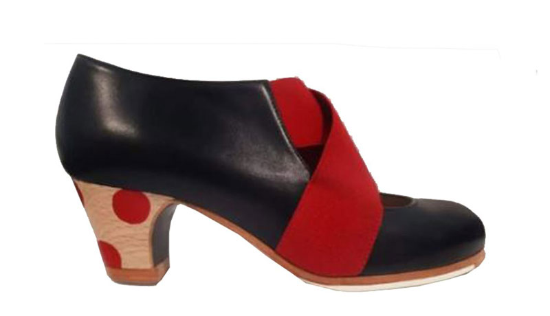 Cruz. Chaussures de flamenco personnalisées Begoña Cervera